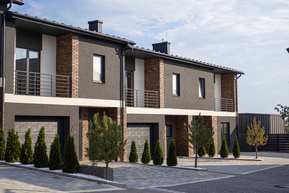 Продається Таун хаус з ділянкою 2 сотих та гаражем