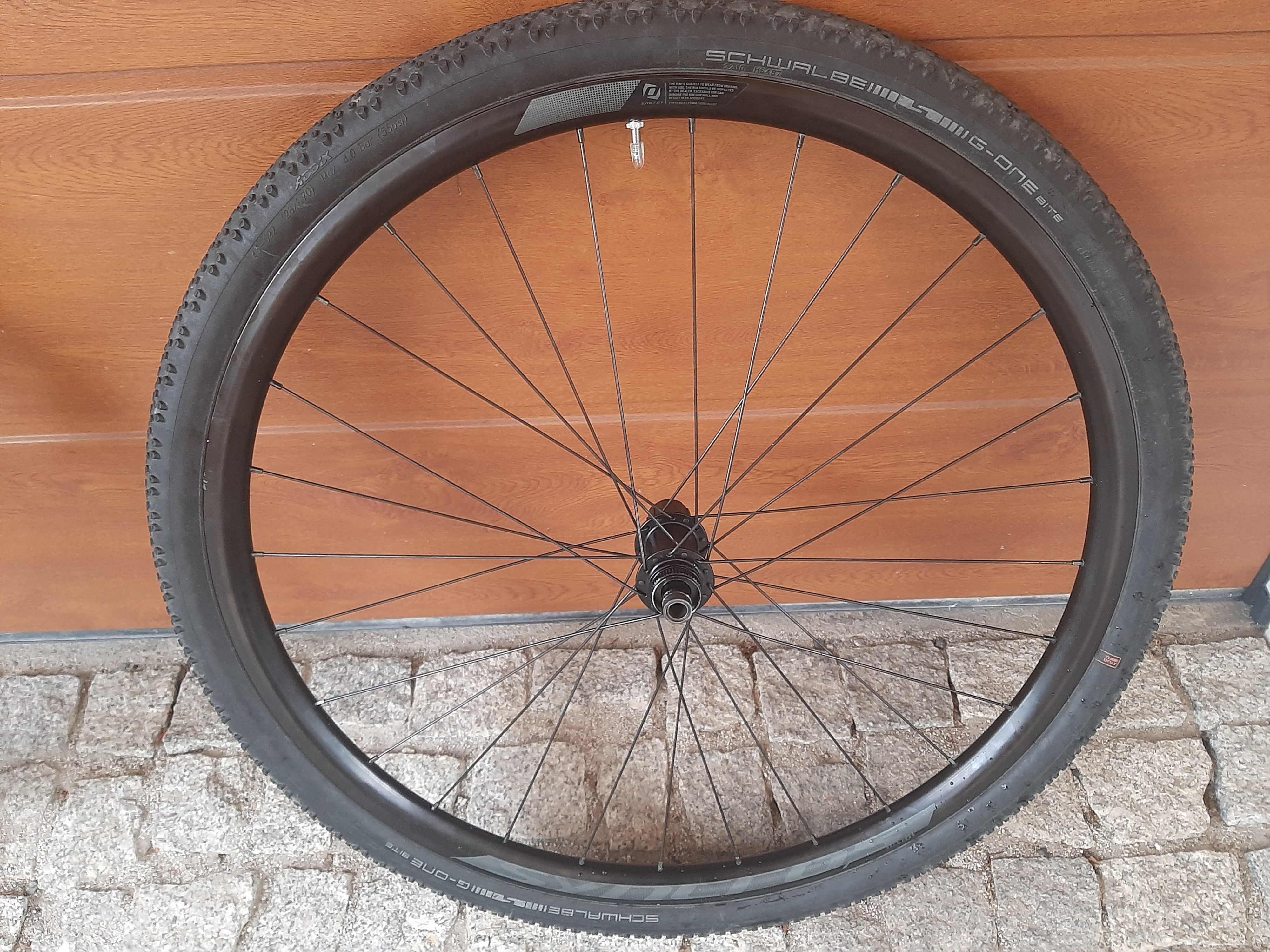 Koła gravel 28 cali z oponami