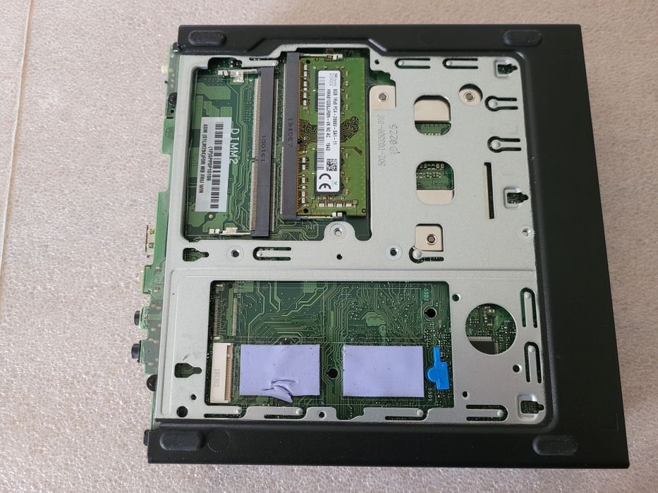 Неттоп, міні комп'ютер Lenovo M720q i3-8100T/DDR4 8Gb