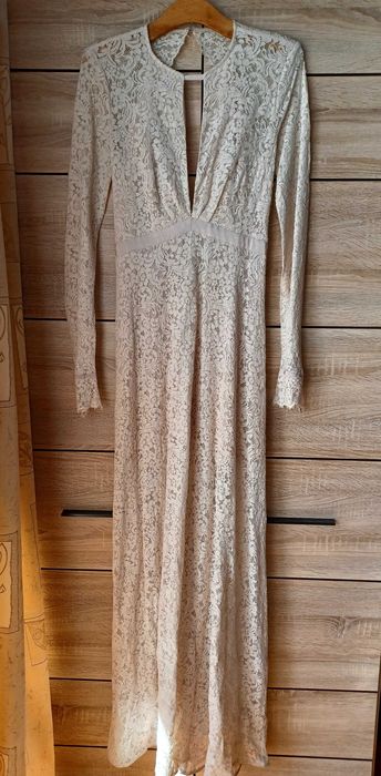 Długa sukienka koronkowa