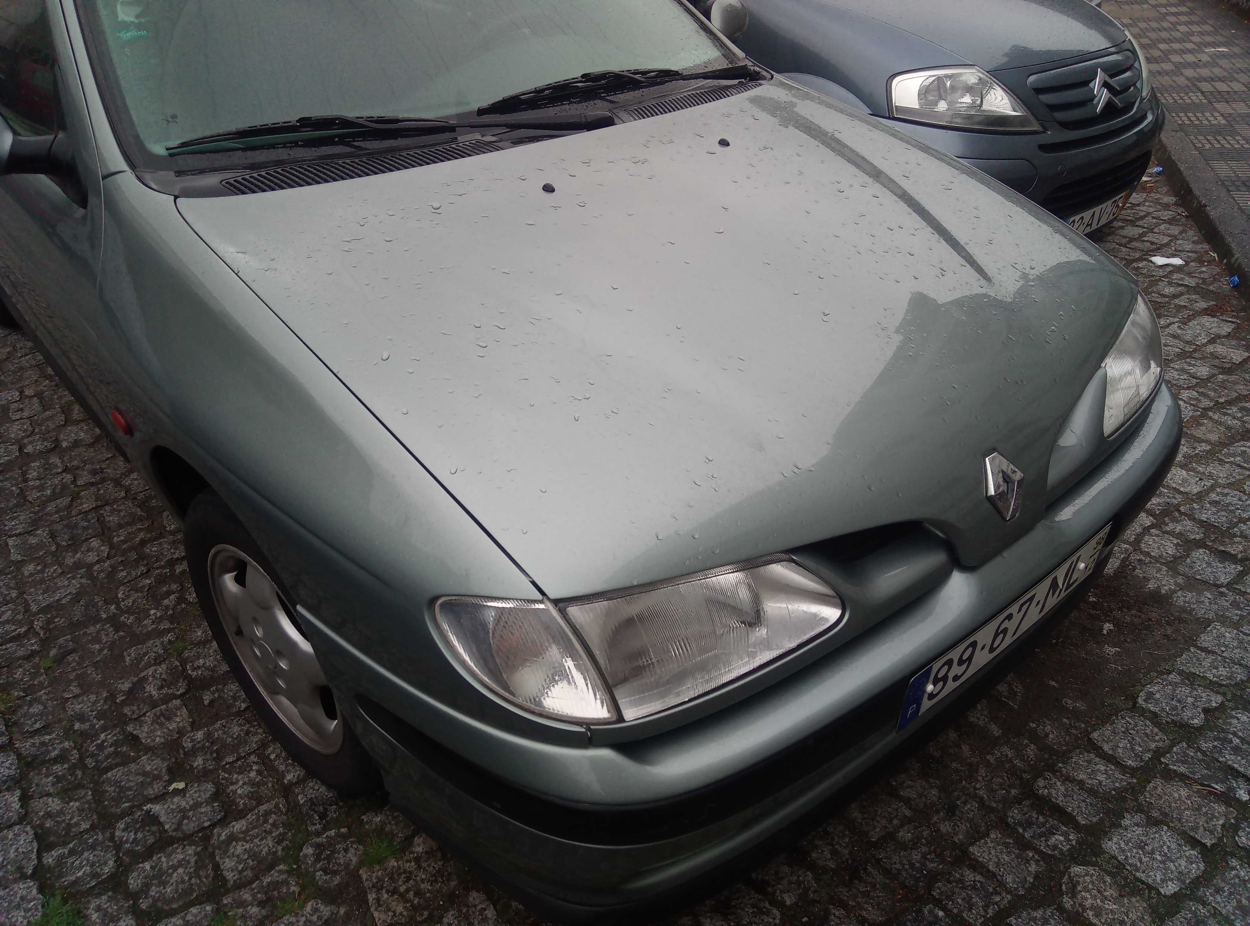 Renault Megane de 98 a gasolina com 162 000 Km