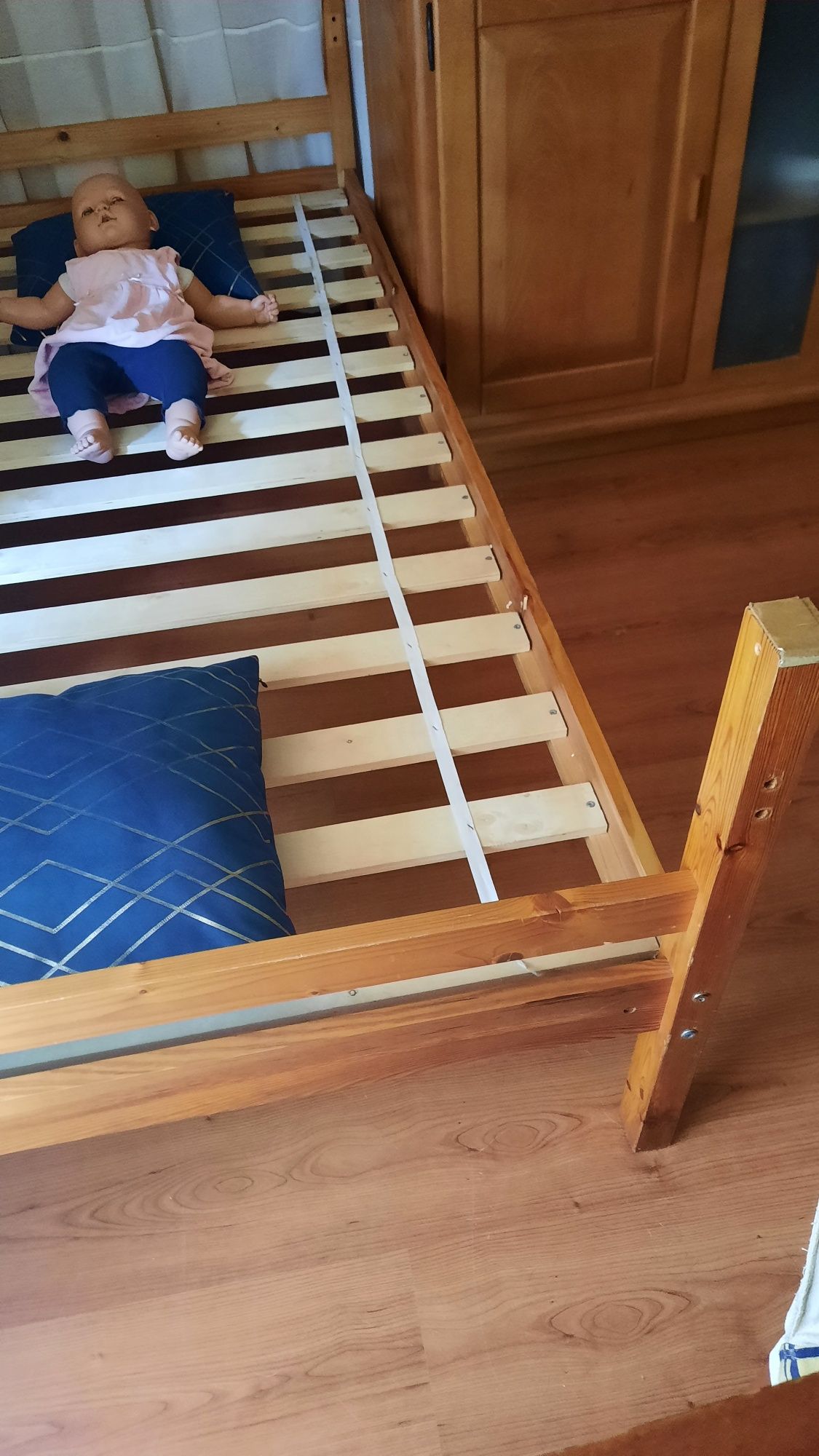 Cama de solteiro só 30 euros
