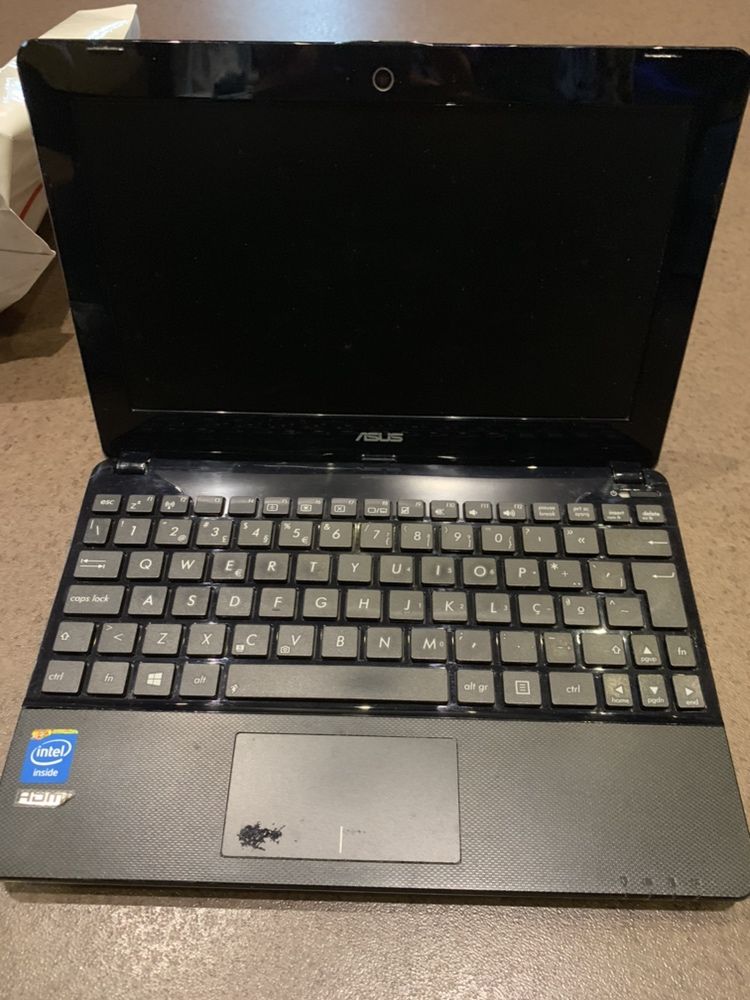 Portátil Asus 1015E