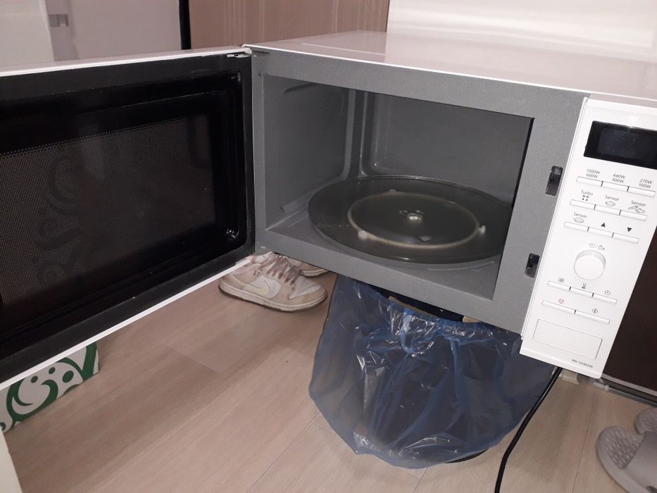 Микроволновка инверторная Panasonic - горит предохранитель. Большая.