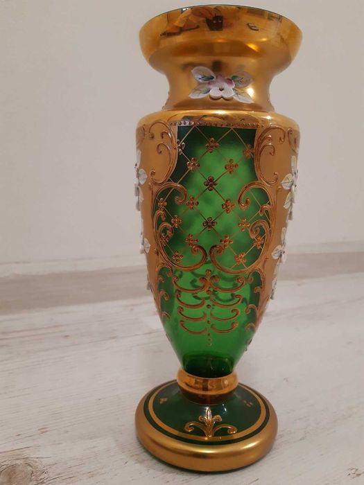 Ваза - Bohemia. Позолота, смальта, смарагдове скло, ручне ліплення.