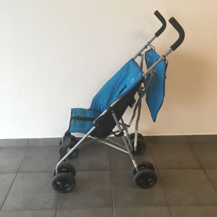 Carro de passeio azul como nova