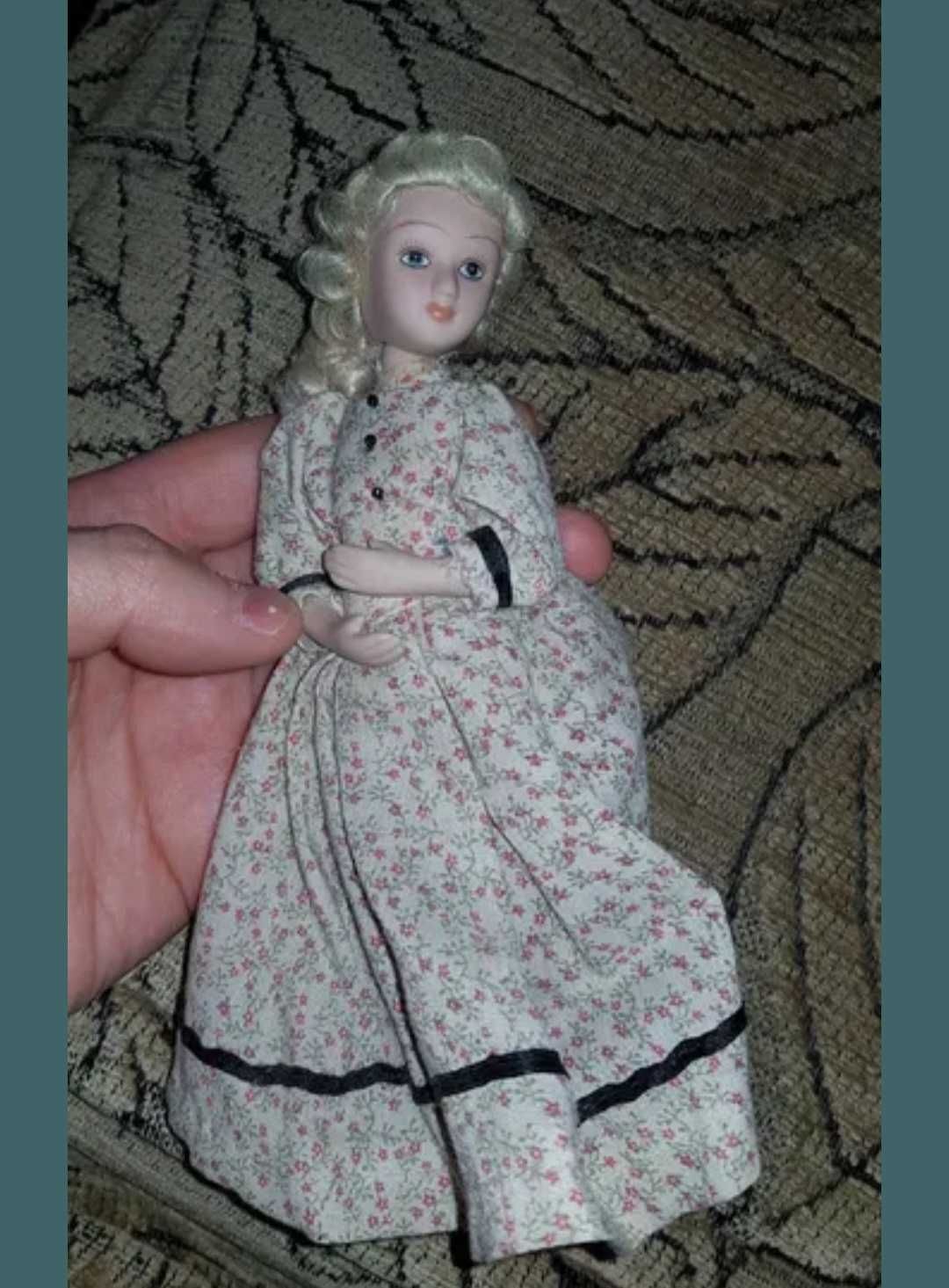 Продам фарфорову ляльку