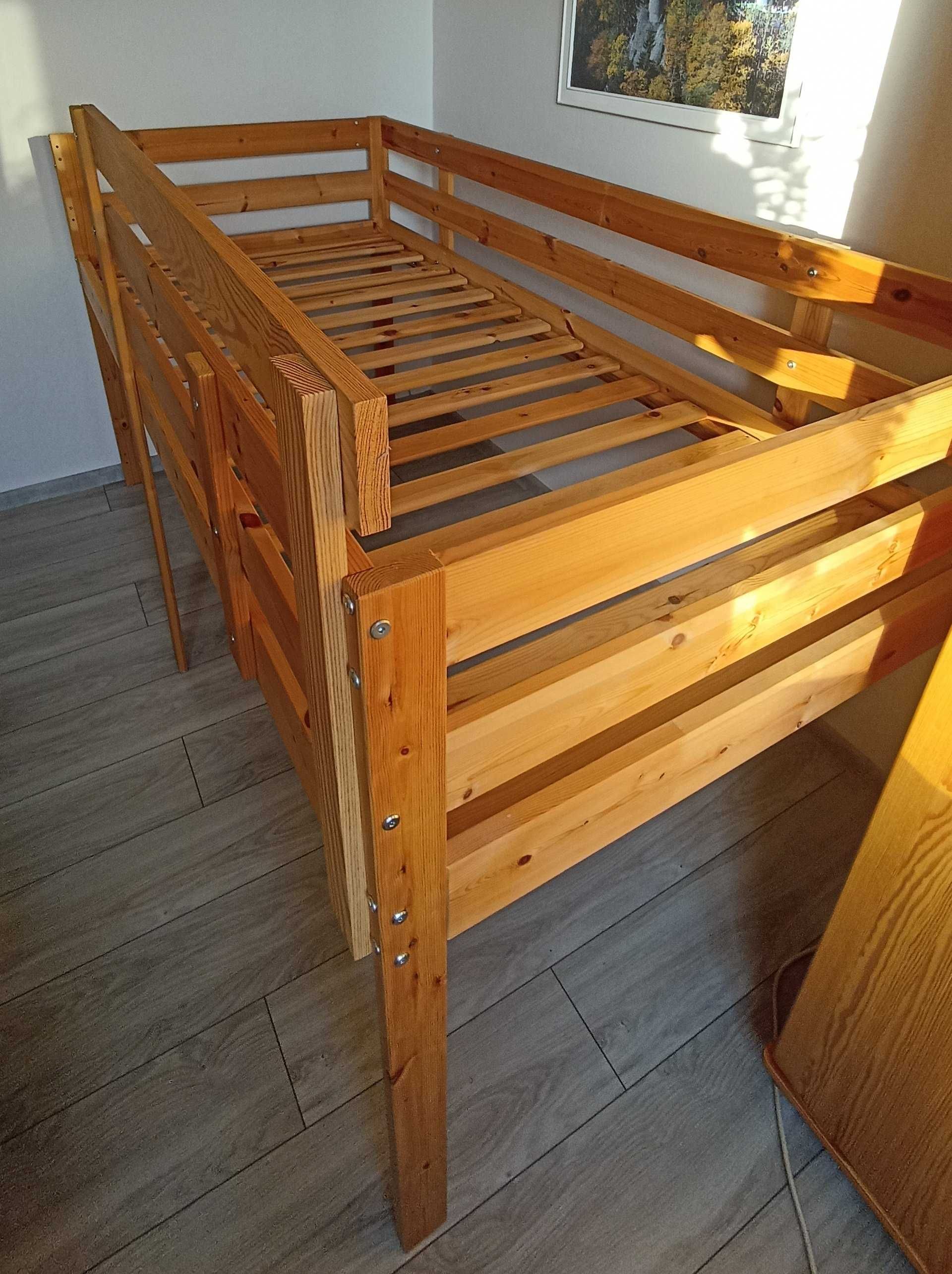 Sosnowe łóżko pod materac 90x200 z barierkami RAMA