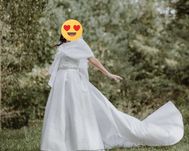 Suknia ślubna z trenem Mikado