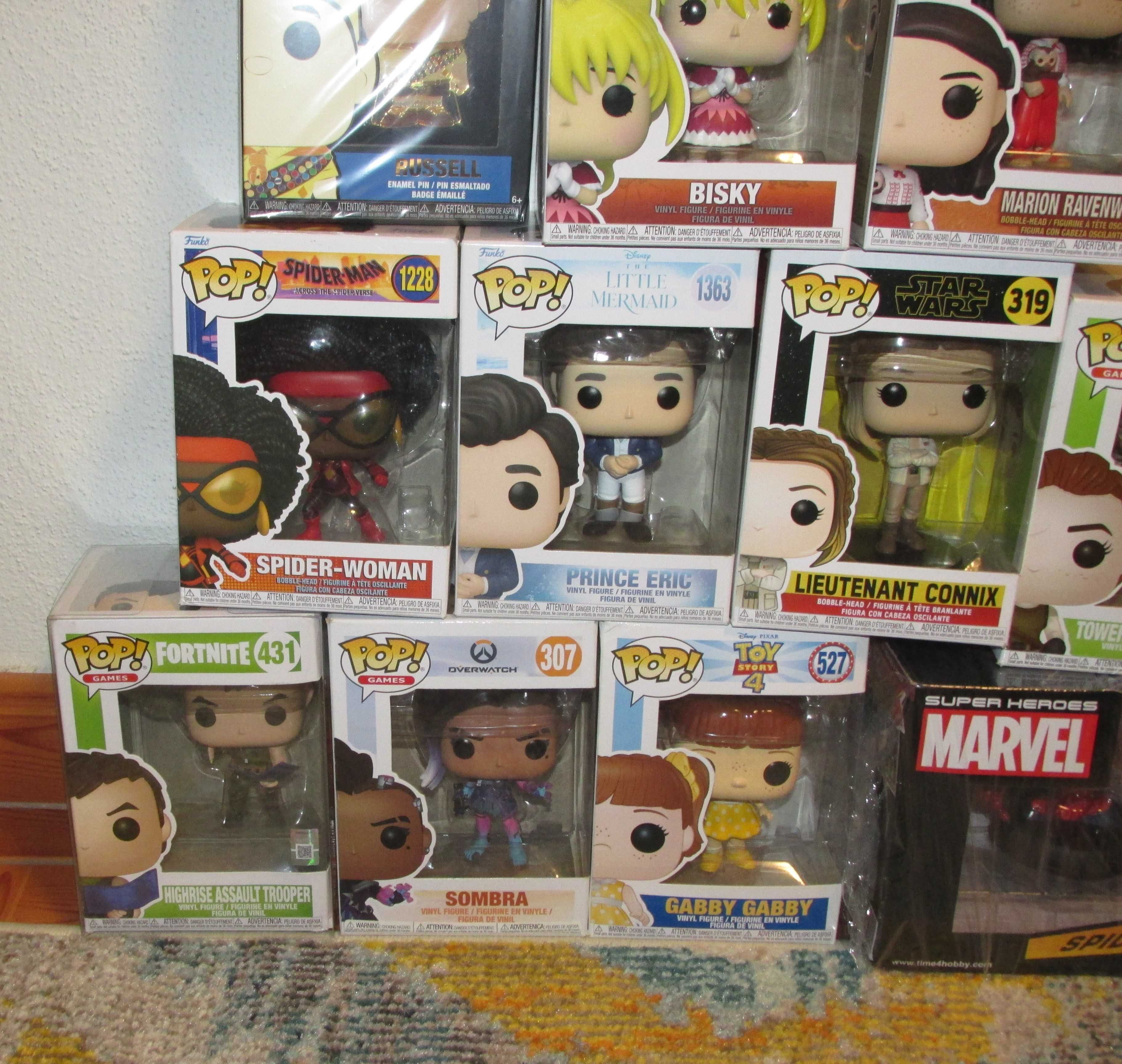 9 Funkos Pop + 1 Pop! Pin + Busto Spider-Man