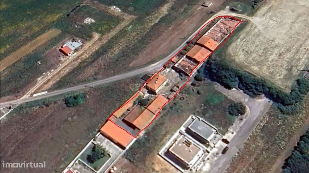 Moradia Com Terreno De 2000M², Anexos E Pavilhões Industriais – Excele