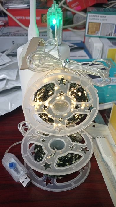 Гірлянда «Роса» працює від  USB, 50 і 100 м, з пультом.