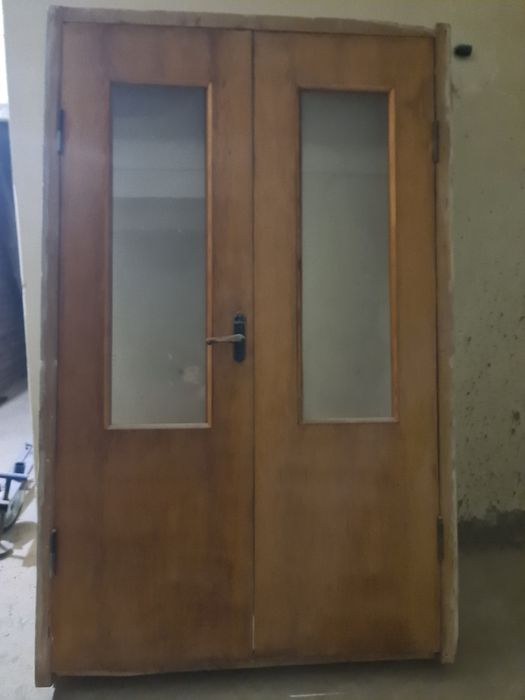 Двері з дубовою коробкою