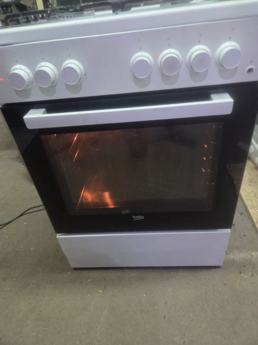 Fogão Beko com forno elétrico