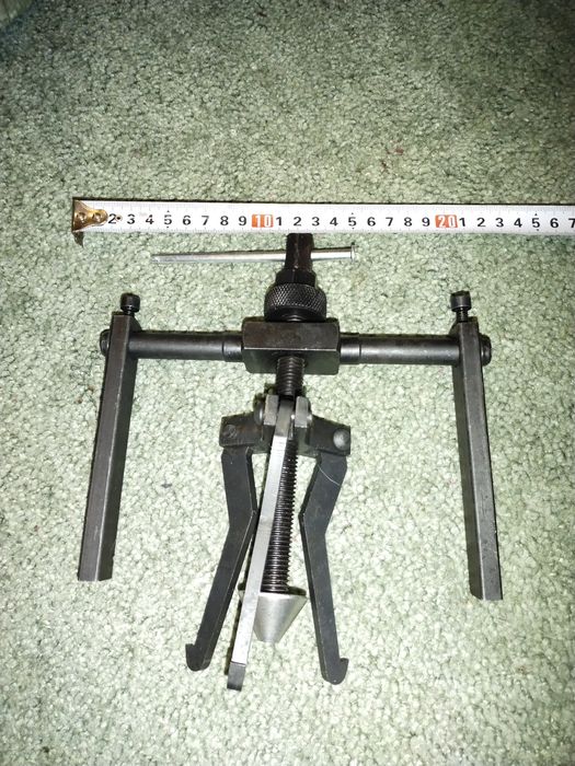 Зьомник для підшипників