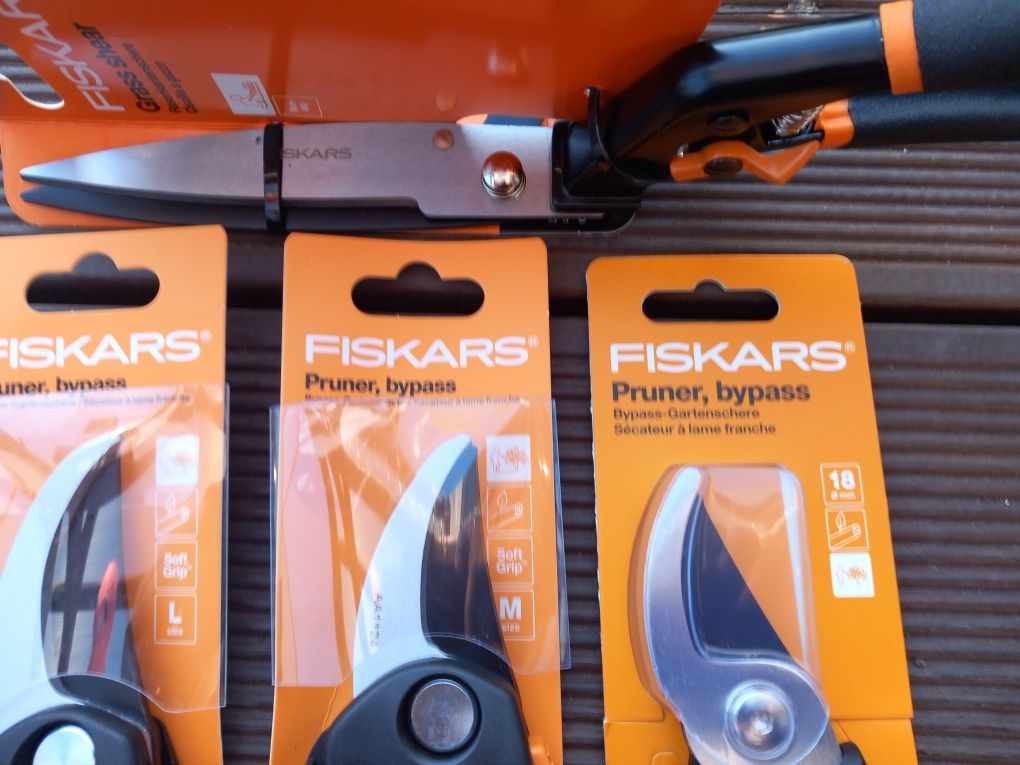 Fiskars Sekator L + Sekator M + Nożyce do trawy + Sekator do kwiatów
