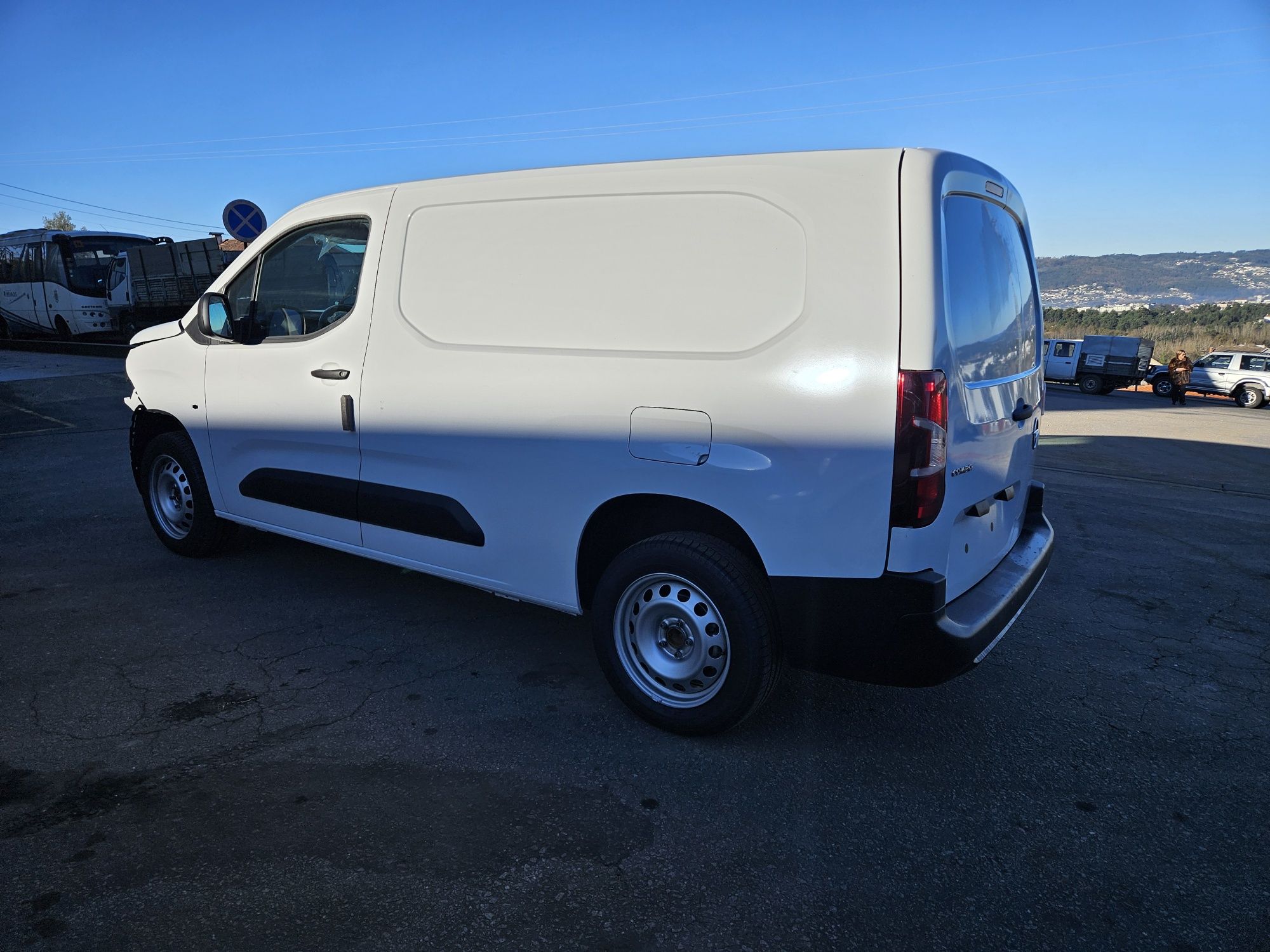 Opel Combo E 1.5 CDTi L2H1 de 2023 para peças