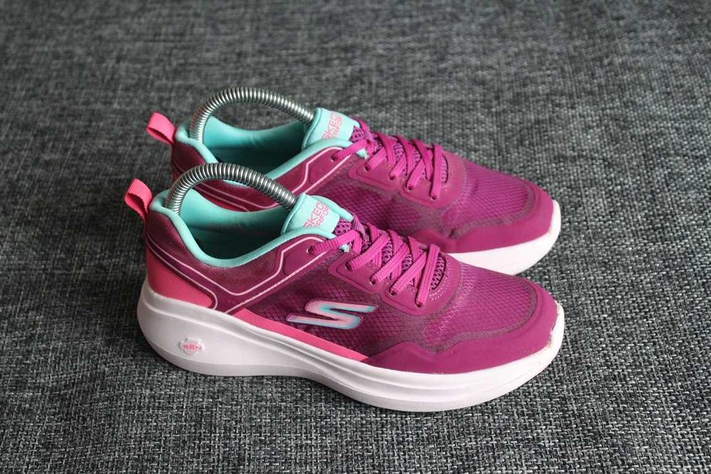 Кросівки Skechers Go Run Fast Goga Mat Оригінал 37р