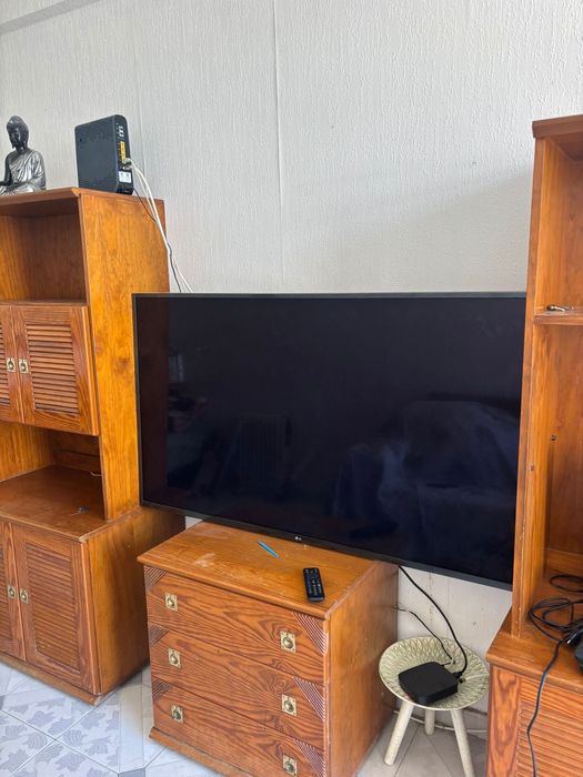 TV LG  170 cm largura , 72 altura 75 polegadas