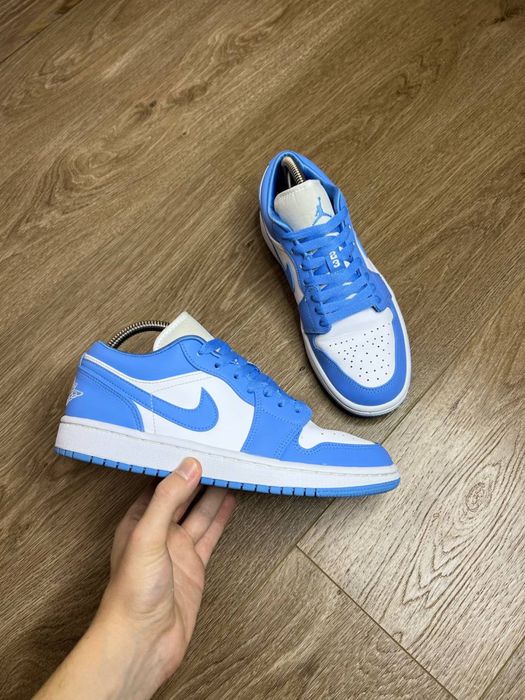 Продам БОМБЕЗНІ жіночі кросівки Nike Air Jordan 1 Low “Univesity Blue”