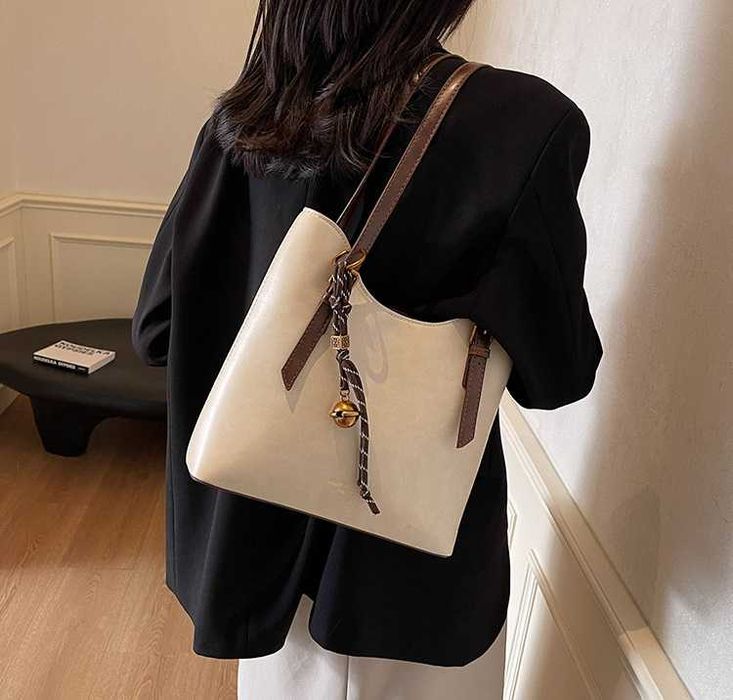 Жіноча сумка / містка сумка / сумка на плече / шкіряна сумка