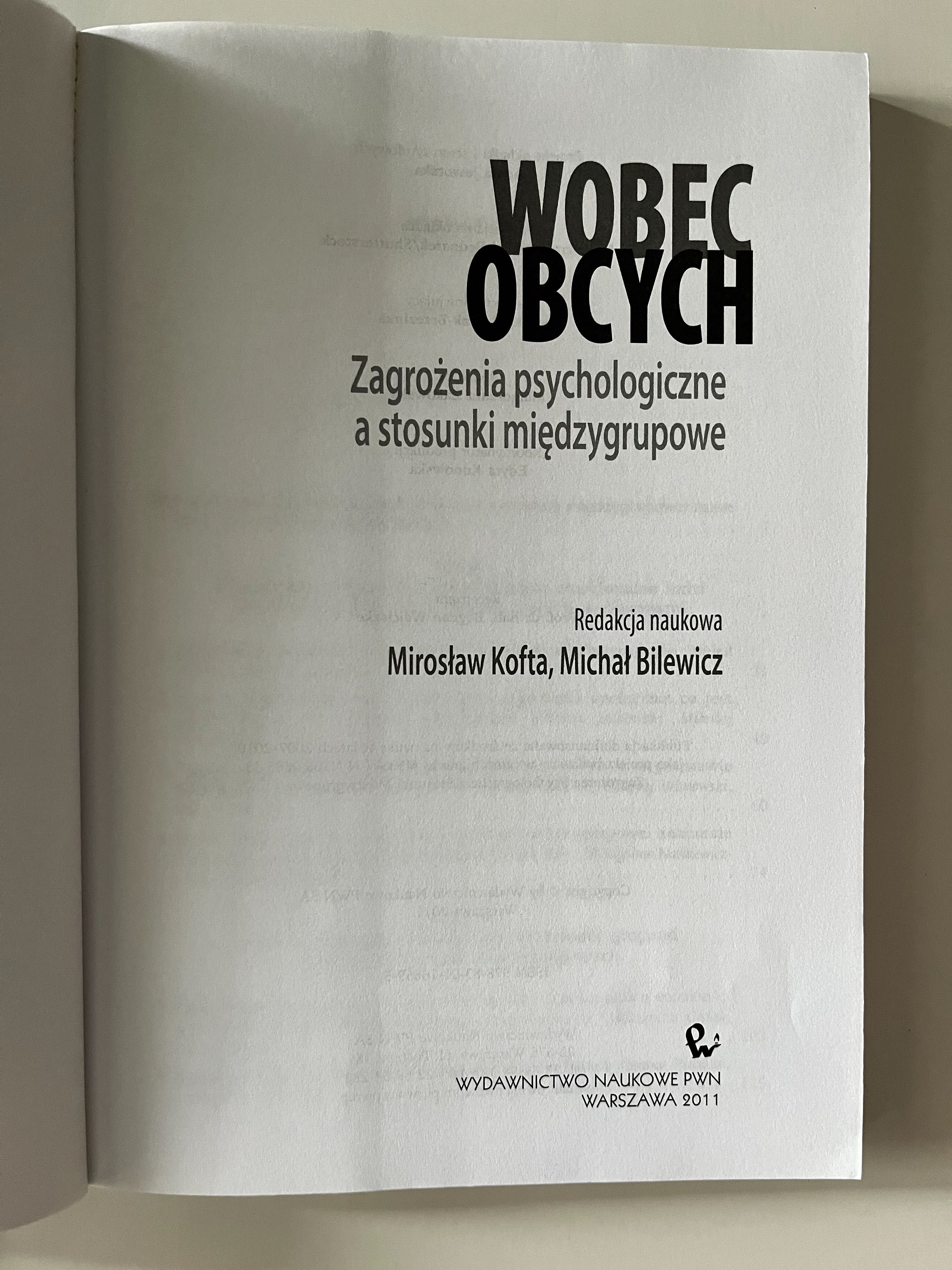 Wobec obcych. Zagrożenia psychologiczne a stosunki międzygrupowe