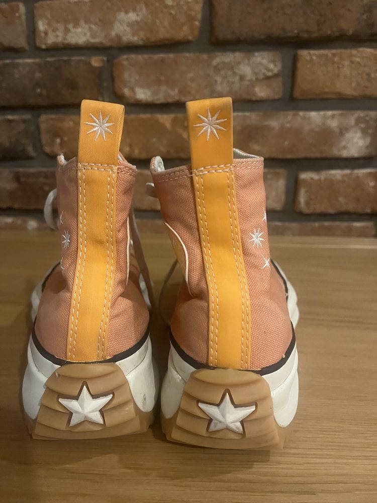Converse na platformie