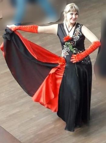 Гарна сукня для танців. Розмір 44, зріст 164см бувша у вжитку