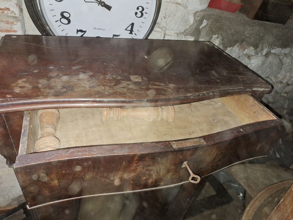 Stara bieliźniarka ludwikowska