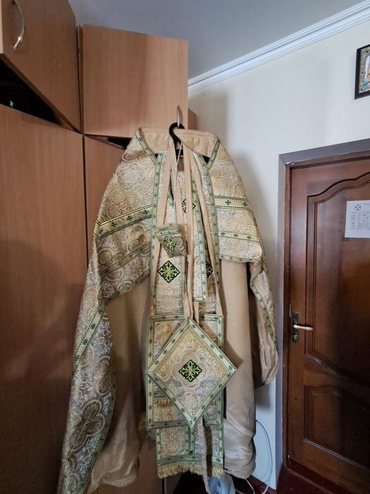 Священичі ризи із стійкою