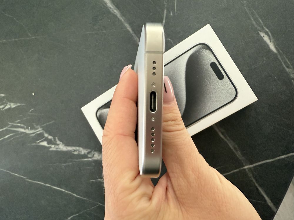 Iphone 15 pro 128 white titanium stan idealny zero rys szkło hartowane