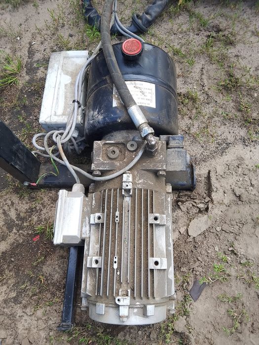 Podnośnik samochodowy najazdowy