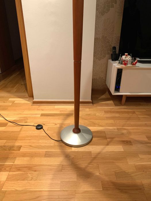 Candeeiro de pé alto