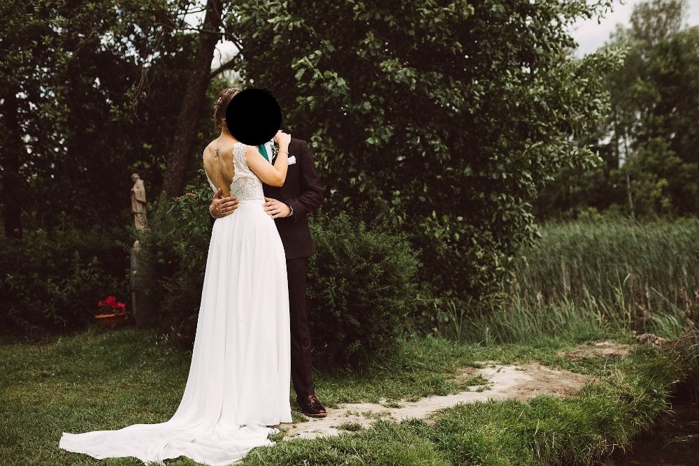 Piękna suknia ślubna w stylu rustykalnym/boho