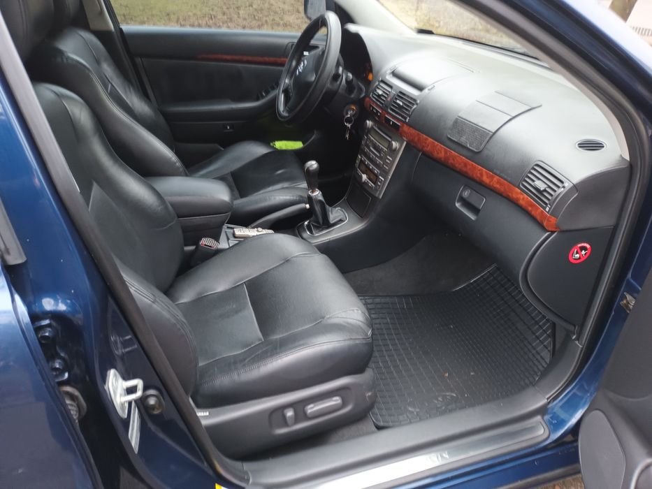 Avensis T25 2003 2.0 benz