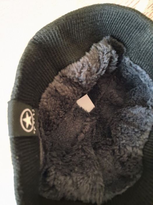 Продаються 2 шапки