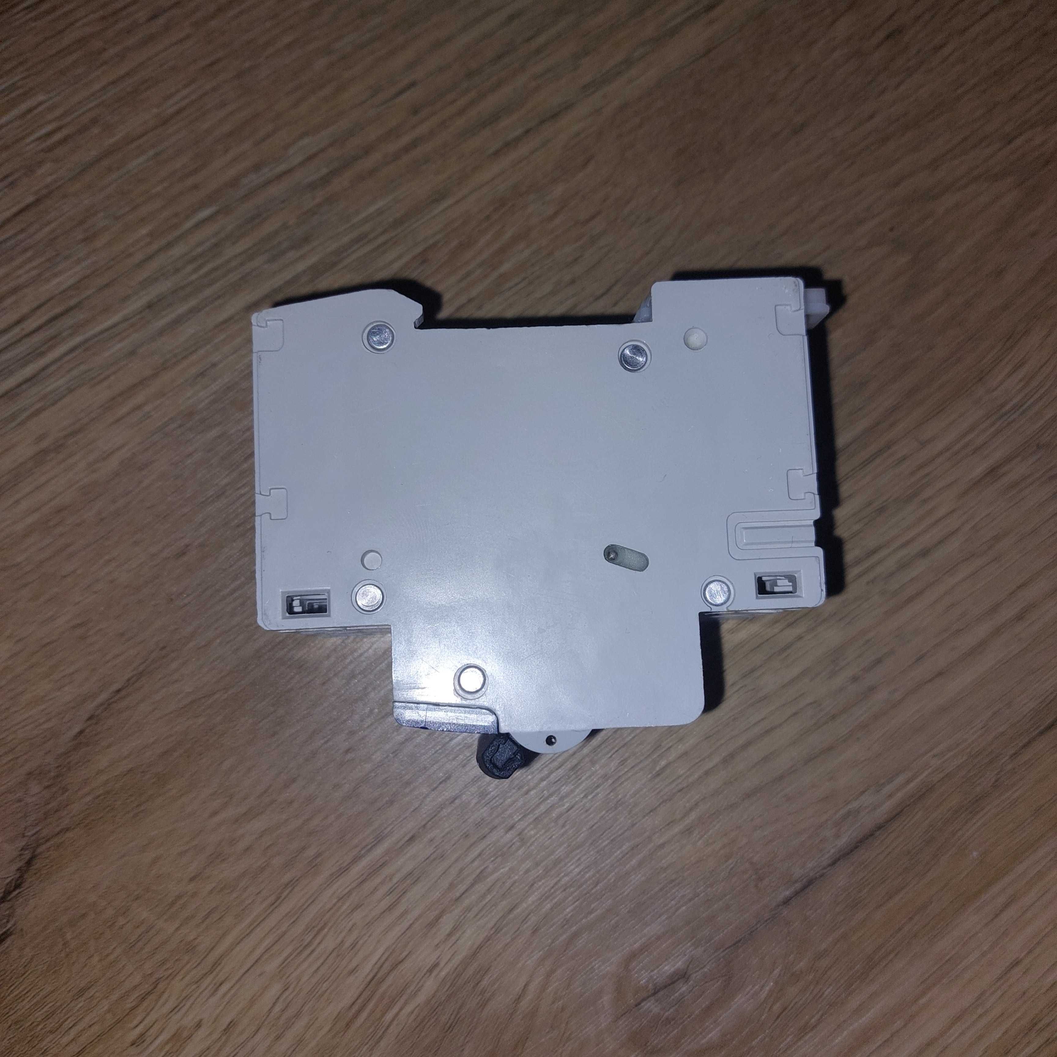 Wyłącznik nadprądowy Legrand S 303 C10A