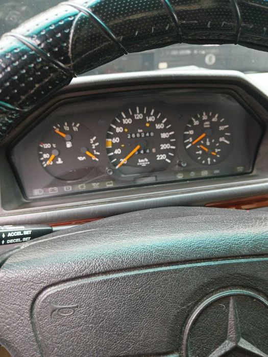 Mercedes E300d impecável