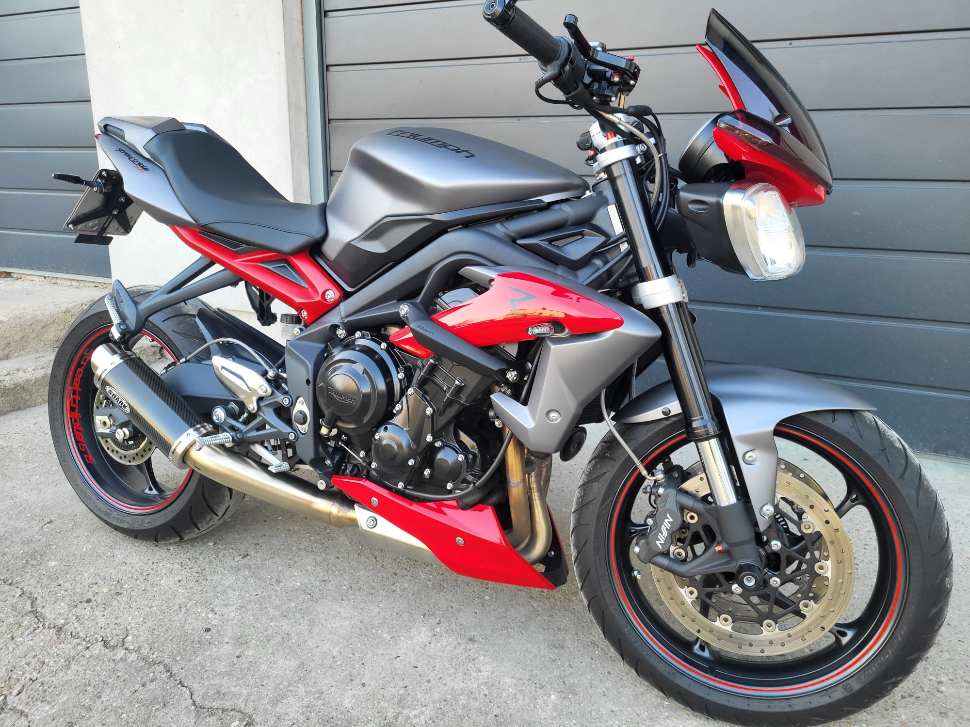 Triumph Street triple 675 R . 2015