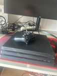 PS4 Pro 1TB używane + pad oraz gry