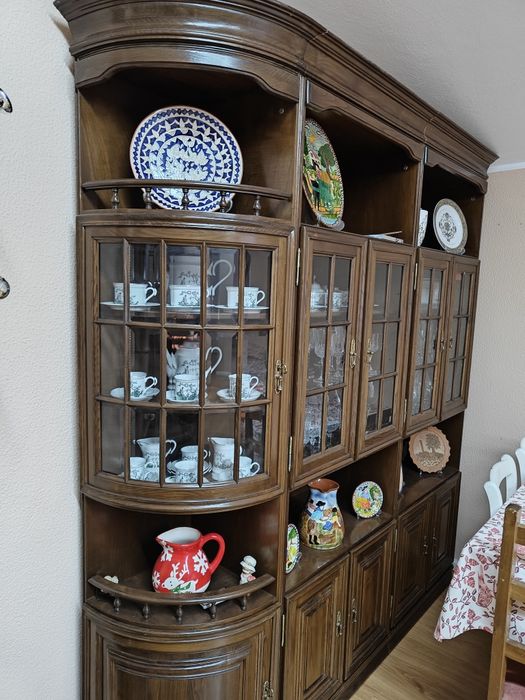 Estante madeira com vitrine 4 módulos.