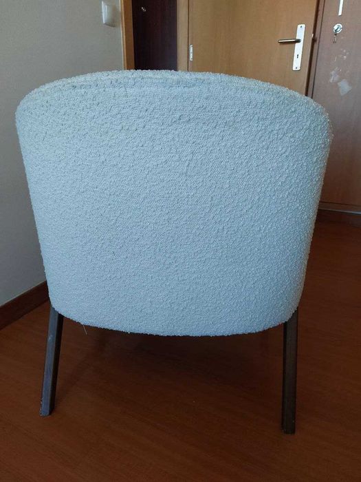 Poltrona ZARA HOME com Tecido Bouclé e Braços em Madeira