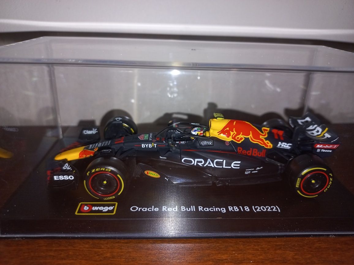 Bburago bolid Red Bull RB18 (2022), S. Perez, skala 1:43