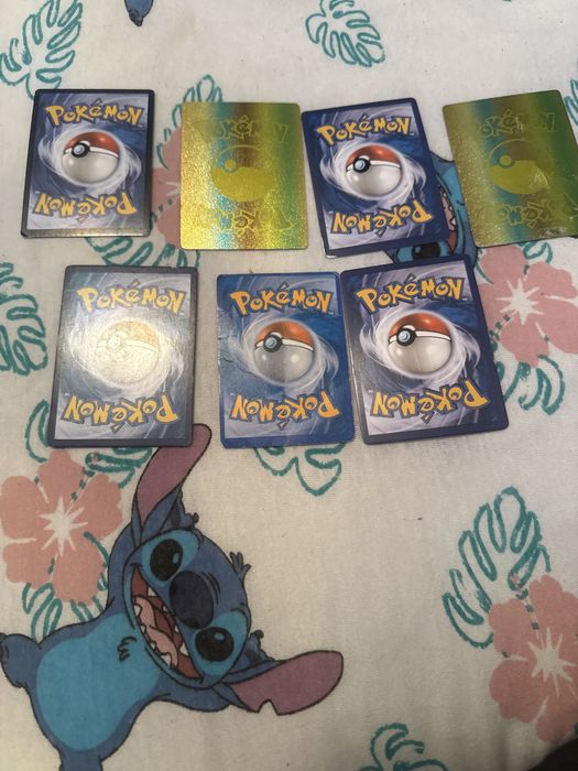 Karty pokemon i jedna kosztuje 9 zł