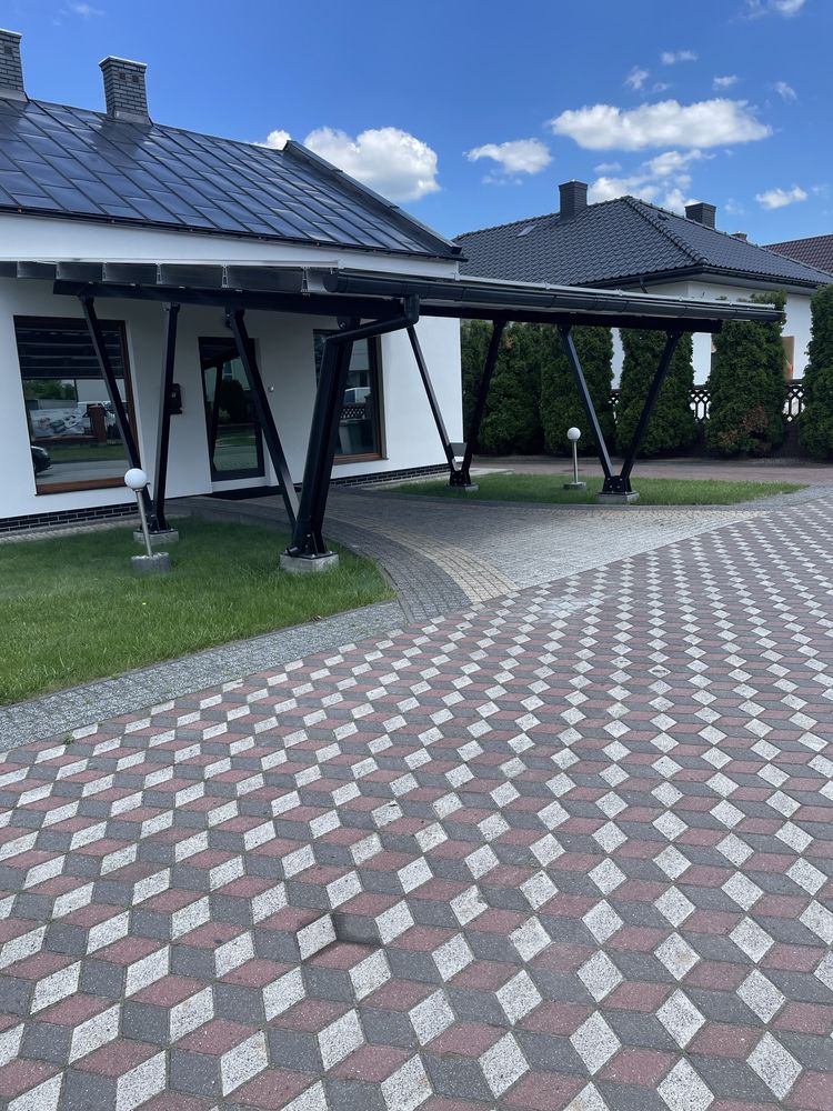 Carport fotowolticzny szczelny dach z paneli dwustanowiskowy aluminium