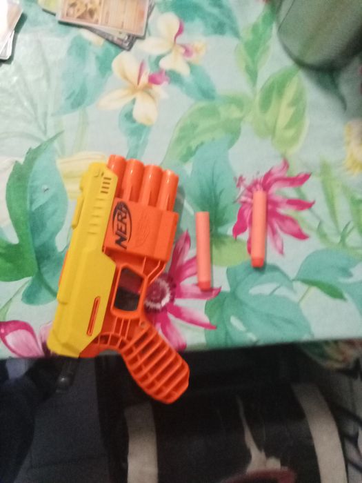 Nerf com balas e laranja