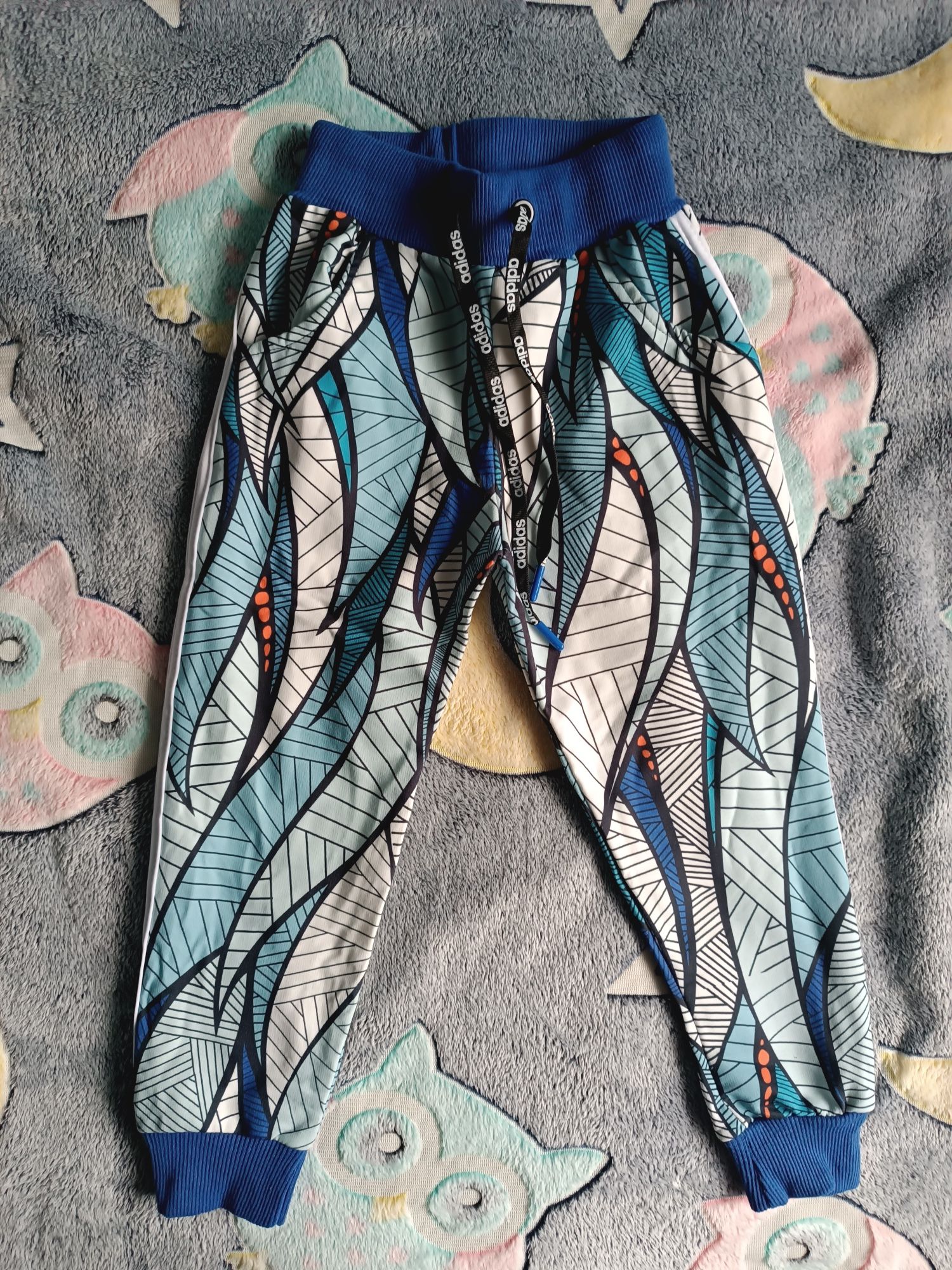 Adidas komplet dresowy Lew 3 części 104/110