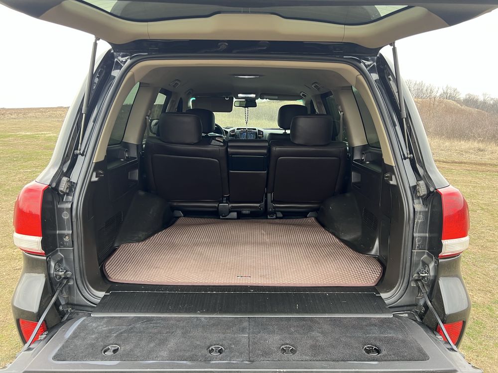 Toyota Land Cruiser 200