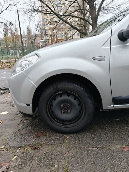 Dacia Sandero 2009 1.2 MT