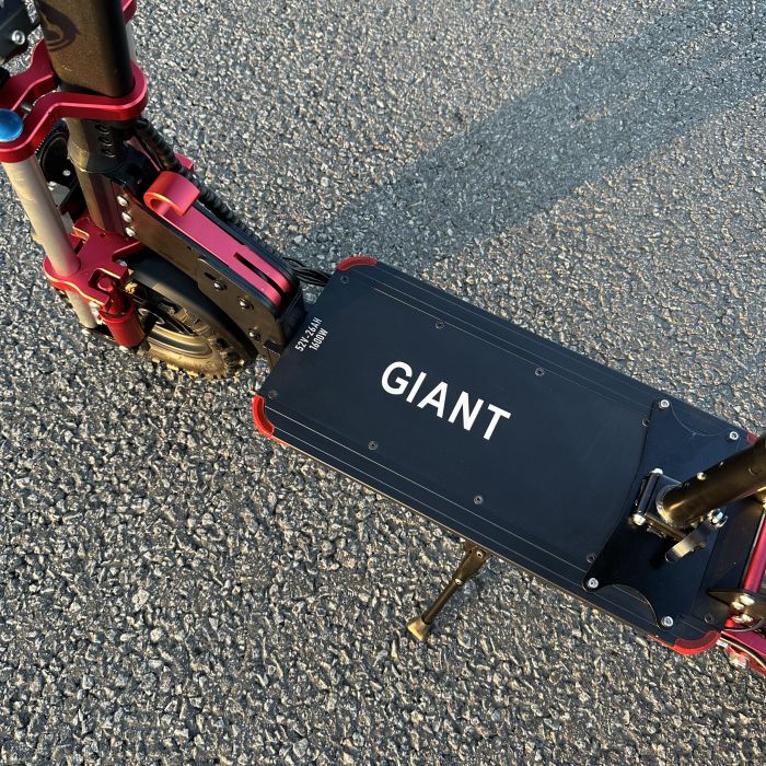 Електросамокат GIANT Outlander 2025